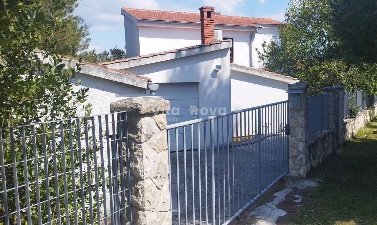 Kuća u Pašmanu, 156m², 3 sobe